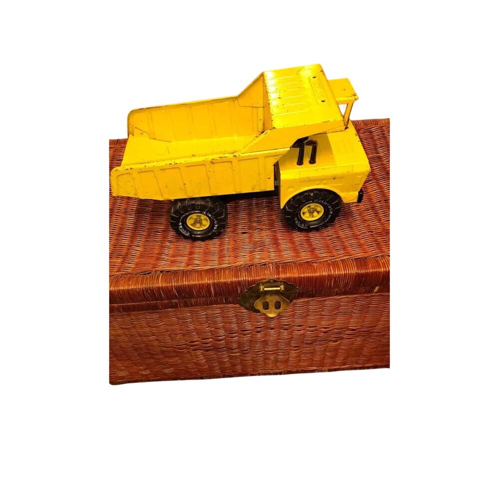 Vintage Tonka Pressed Steel Dump Truck XMB 975 Classic Collector's item